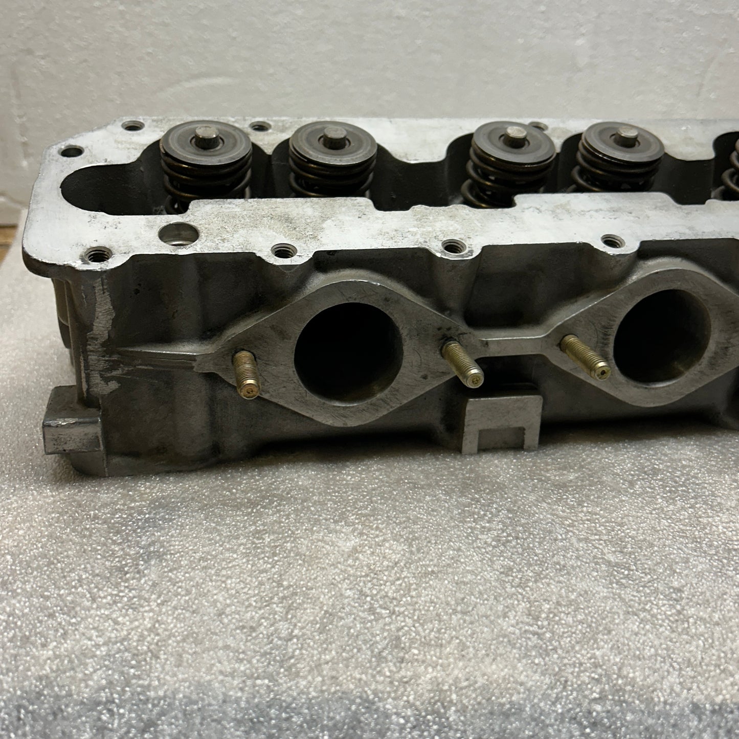 USED PORSCHE 928 S2 4.7L V8 CYLINDER HEAD 9281043483R
