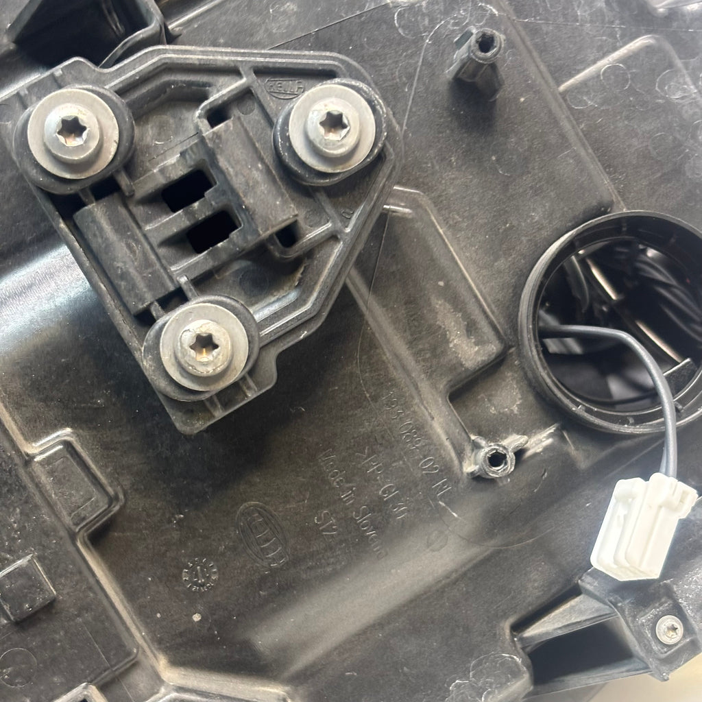 USED PORSCHE CAYENNE 958 RIGHT HEADLIGHT HID 7P5 941 030 CL