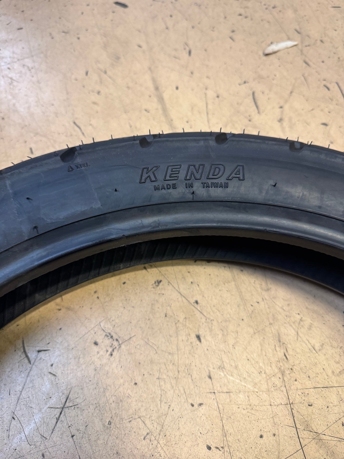 KENDA K761 BSW 100 90 19 57H FRONT MOTORCYCLE TIRE 047611905B1