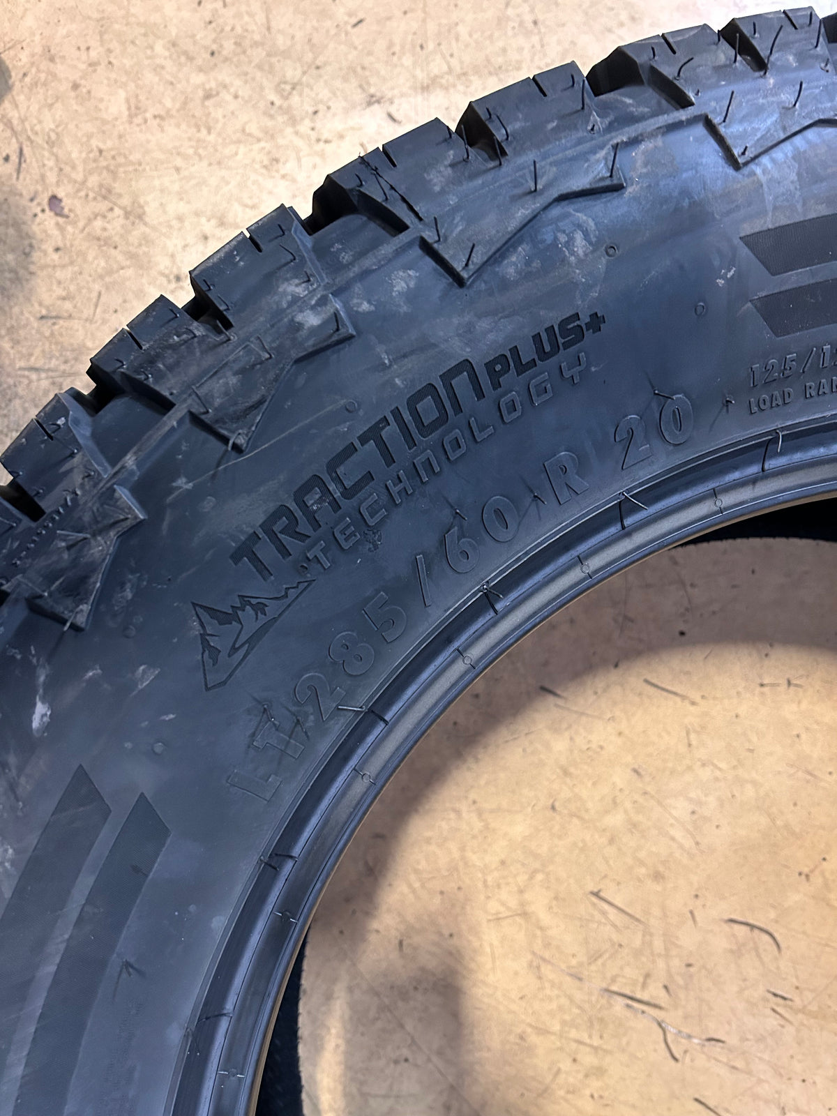 CONTINENTAL TERRAIN CONTACT A/T BSW LT 285 60 20 125/122S 10PLY TIRE 15506740000