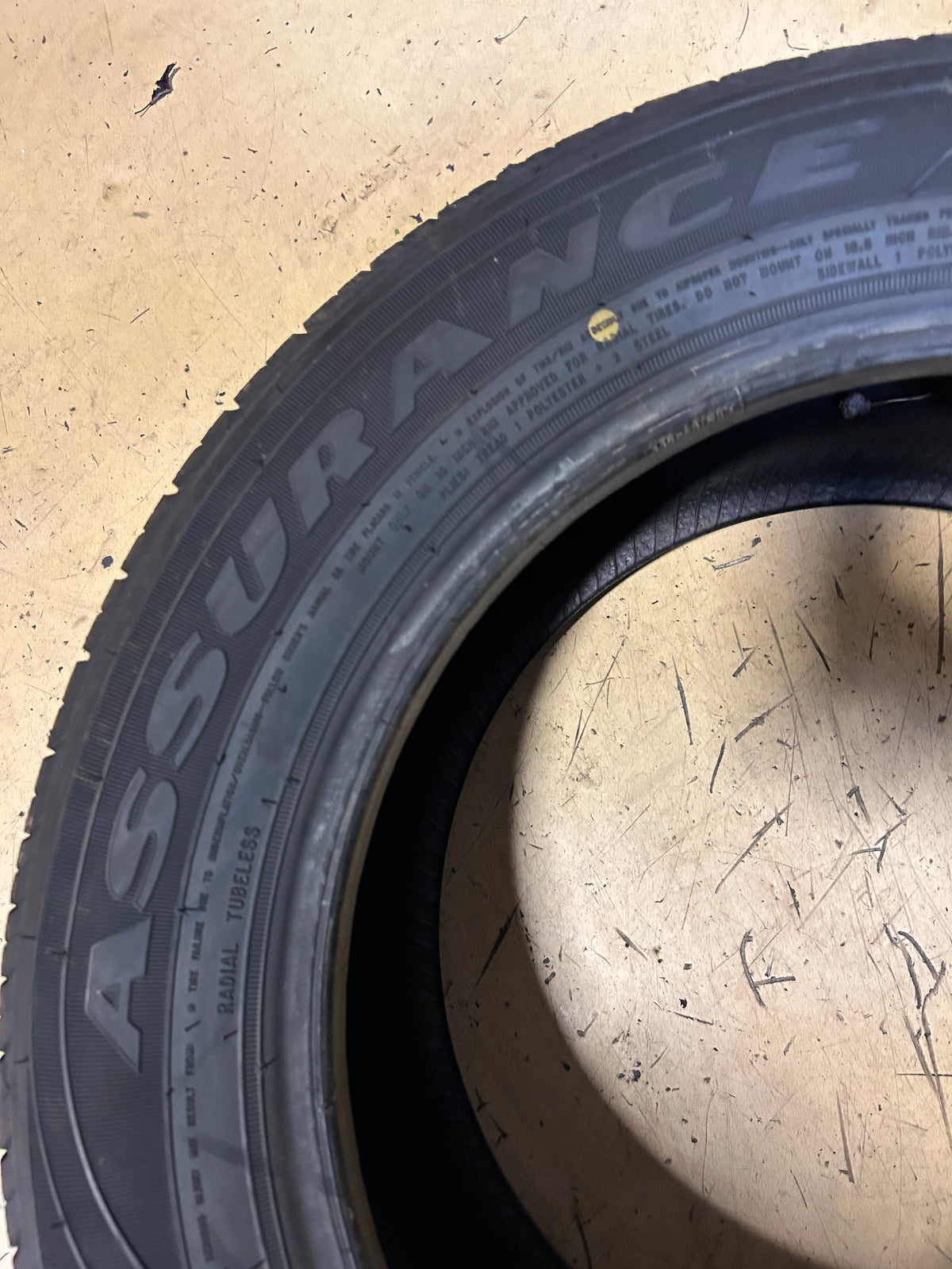 NOS GOODYEAR AUTHORITY ASSURANCE BSW P 215 60 16 95V SL TIRE 788571710