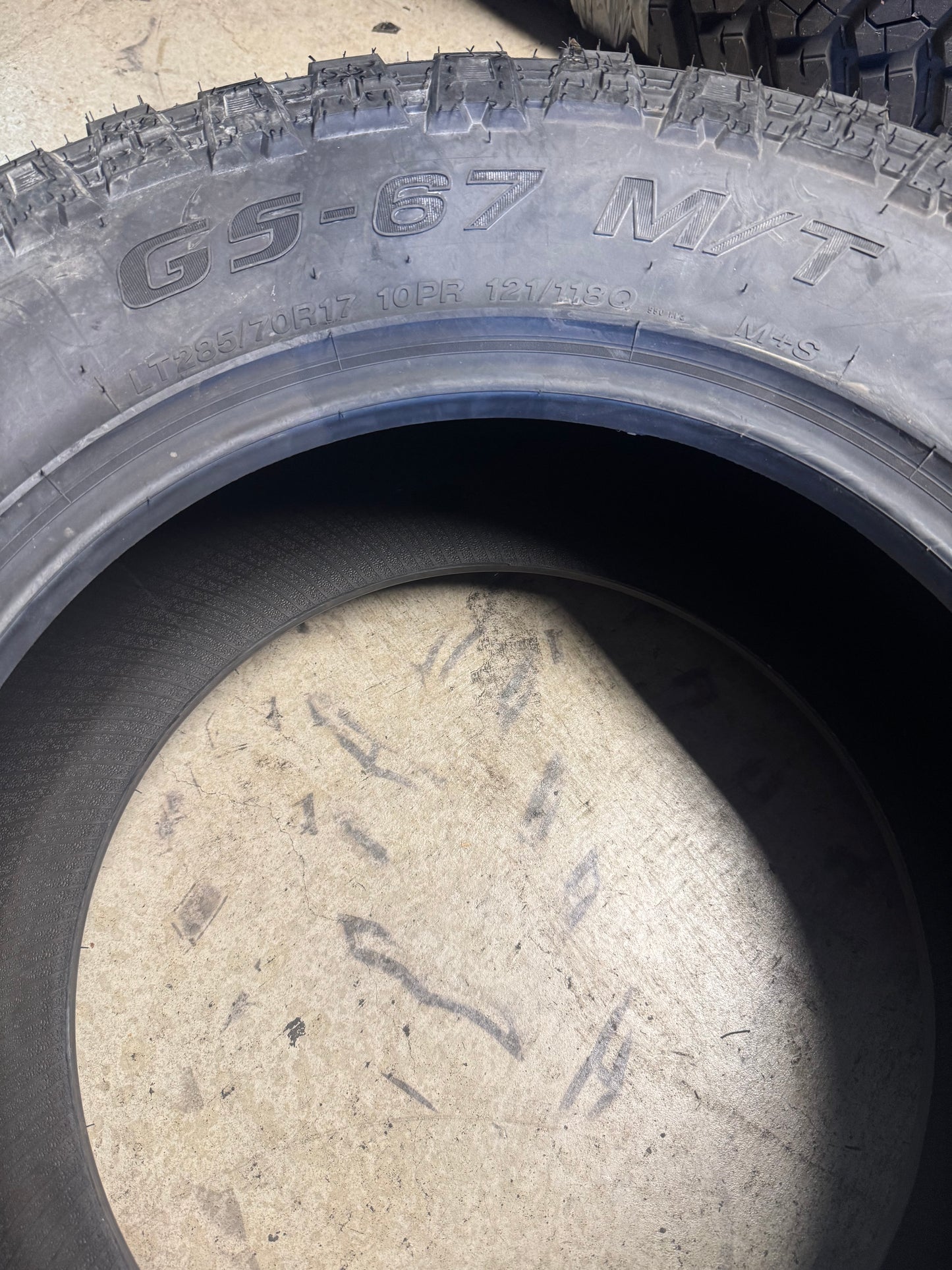 NOS GOODTRIP GS-67 M/T BSW LT 285 70 17 121/118Q 10PLY MUD TERRAIN TIRE HKFB9MC