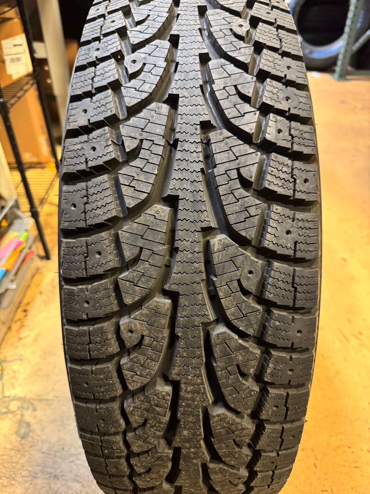 NOS HANKOOK I PIKE RW11 (STUDABLE) BSW P 255 70 18 112T WINTER TIRE 1009536