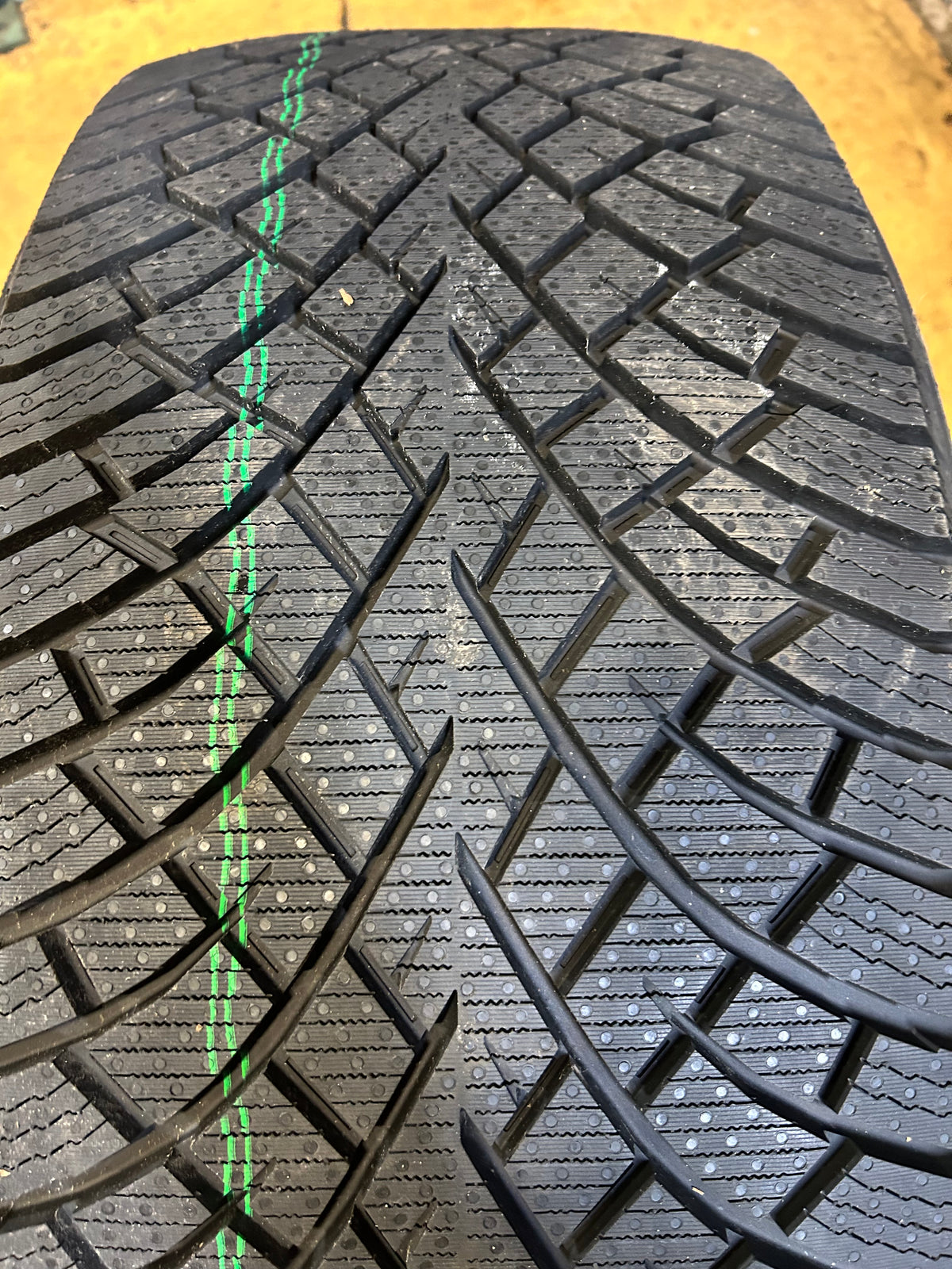 4 NOKIAN HAKKAPELIITTA R5 EV BSW P 275 45 21 110T XL WINTER TIRE TF00060