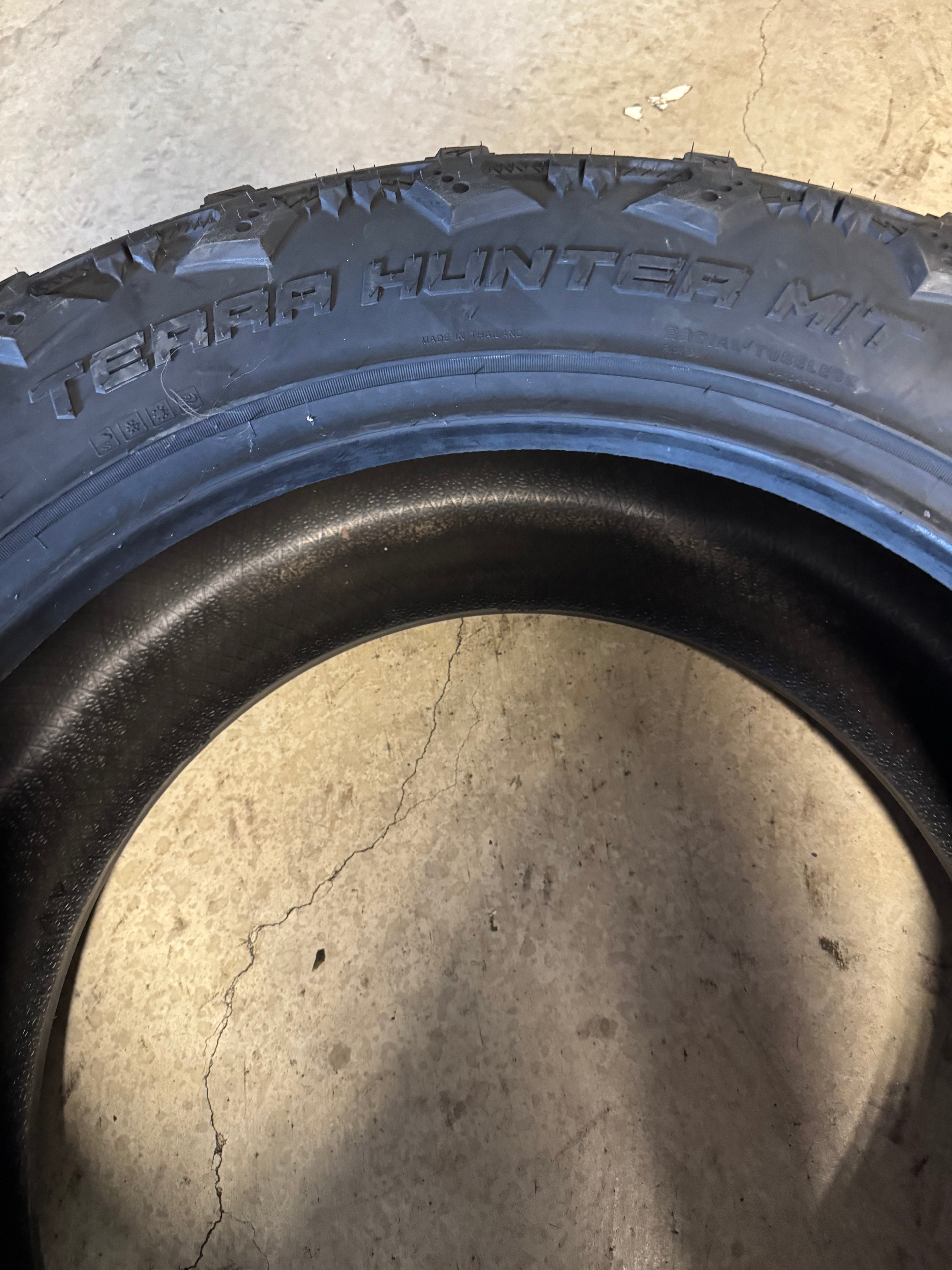 VENOM POWER TERRA HUNTER M/T BSW LT 35 12.5 22 121Q 12PLY MUD TERRAIN TIRE TVPMT20