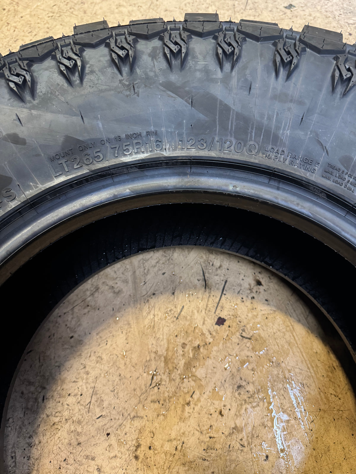 MUDDER TRUCKER HANG OVER M/T BSW LT 265 75 16 123/120Q 10PLY MUD TERRAIN TIRE MDT2457
