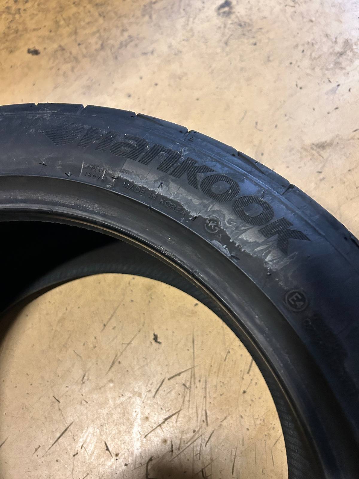NOS HANKOOK VENTUS RS4 BSW P 275 40 18 99W UHP TIRE 1020377