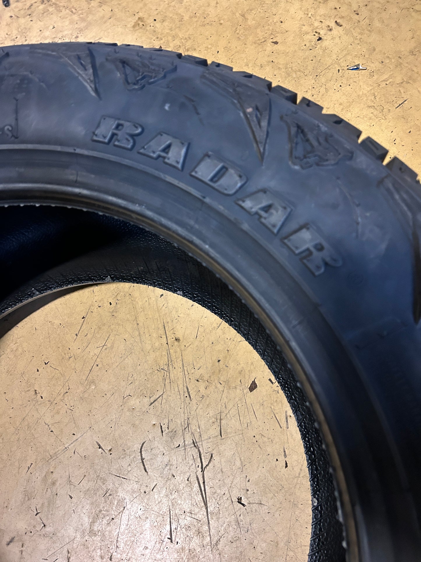 2 RADAR RENEGADE A/T PRO BSW LT 33 12.5 20 114R 10PLY ALL TERRAIN TIRE RACSTH0009