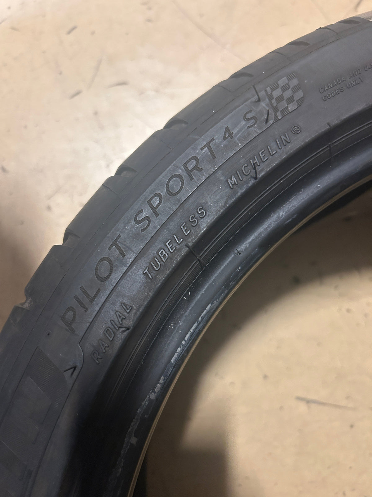 8/32" USED MICHELIN PILOT SPORT 4S BSW P 225 40 18 92Y XL PERFORMANCE TIRE 02717