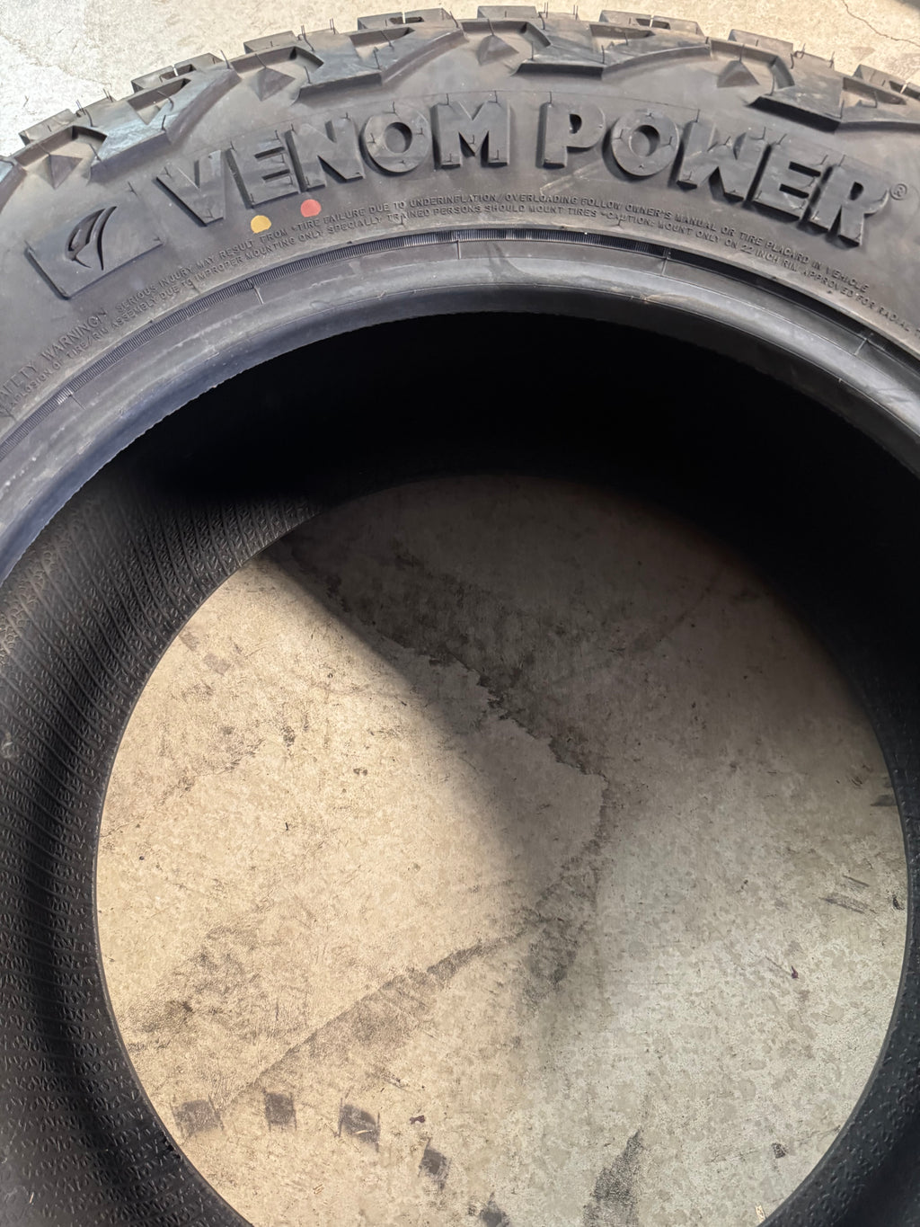 VENOM POWER TERRA HUNTER X/T BSW LT 37 13.5 22 128Q 12PLY TIRE TVPXT23