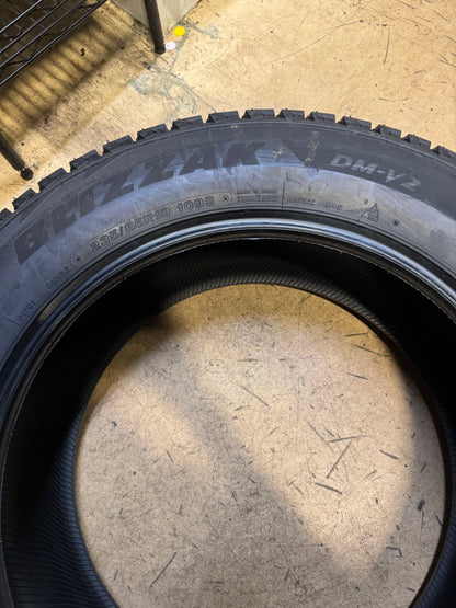BRIDGESTONE BLIZZAK DM-V2 BSW P 235 65 19 109S XL WINTER TIRE 004315