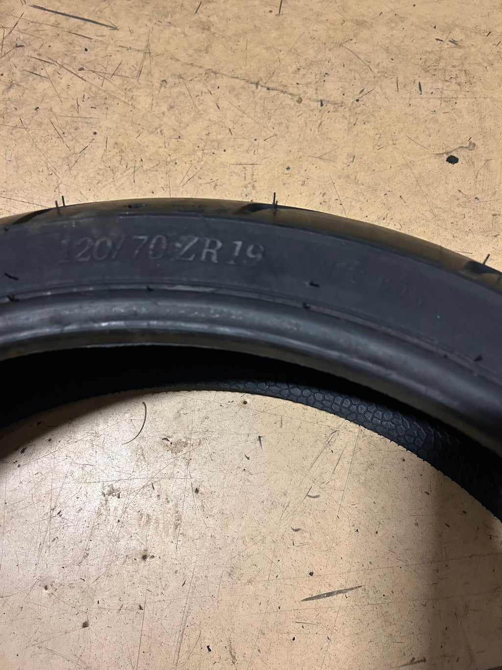 MICHELIN HARLEY DAVIDSON SCORCHER 11 120 70 19 60W FRONT TIRE 27741