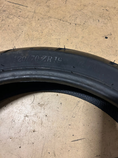 MICHELIN HARLEY DAVIDSON SCORCHER 11 120 70 19 60W FRONT TIRE 27741