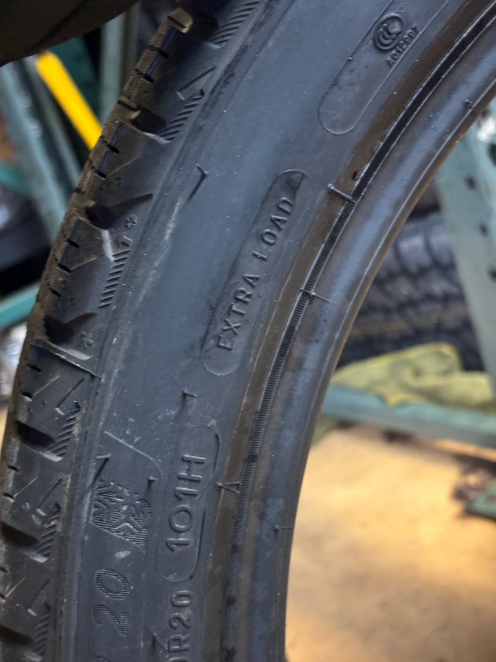 4 MICHELIN X-ICE SNOW P 255 40 20 101H XL SNOW WINTER TIRE 13921