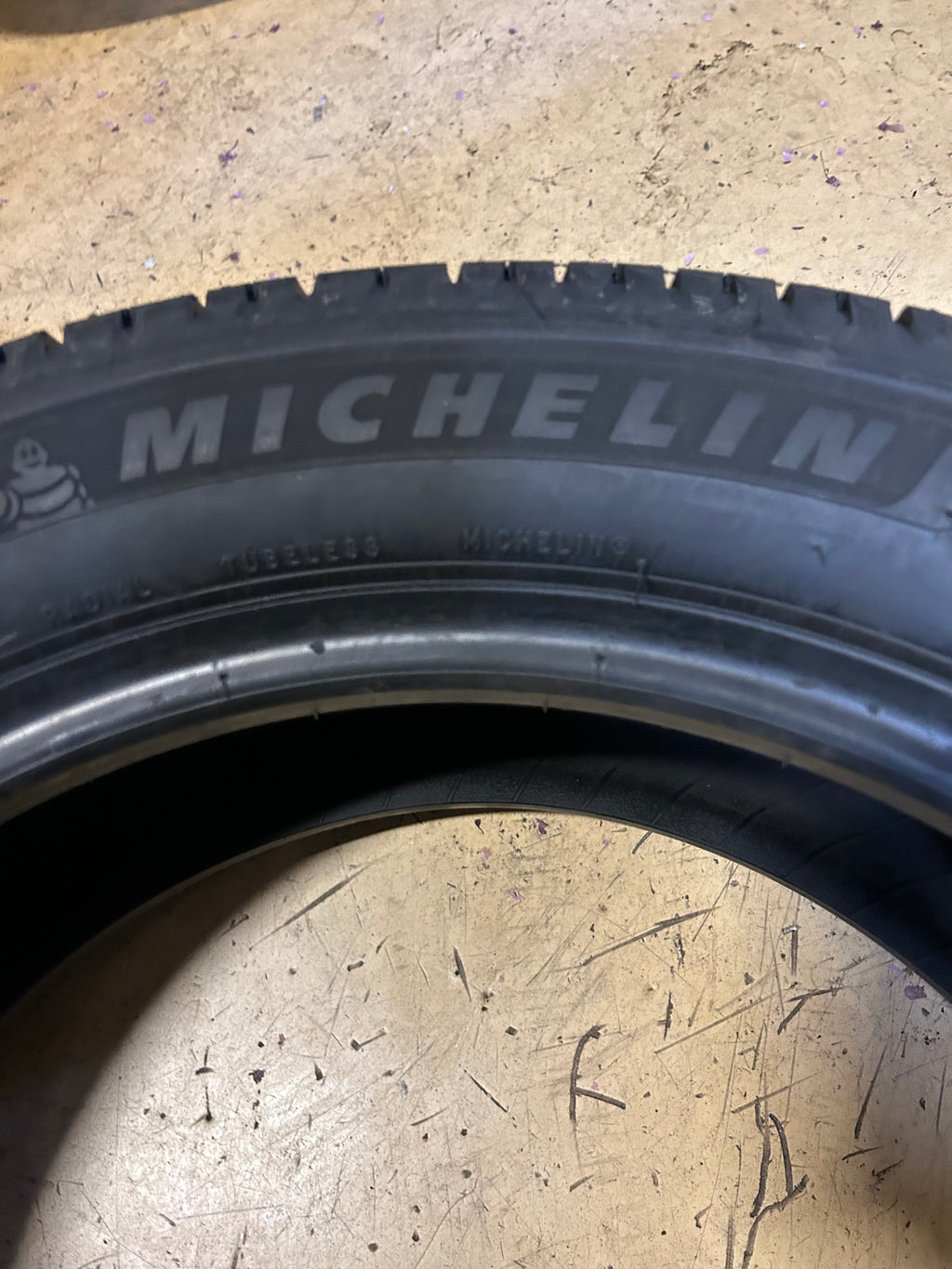 MICHELIN DEFENDER 2 BSW P 225 55 18 98V ALL SEASON TIRE 22800