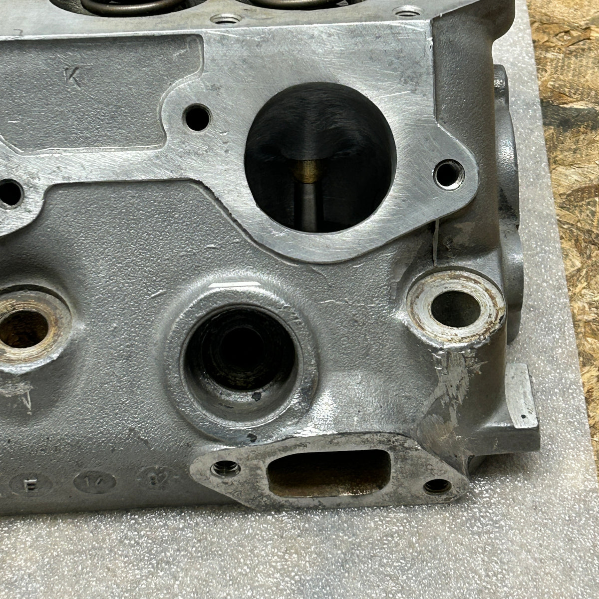 USED PORSCHE 928 S2 4.7L V8 CYLINDER HEAD 9281043483R