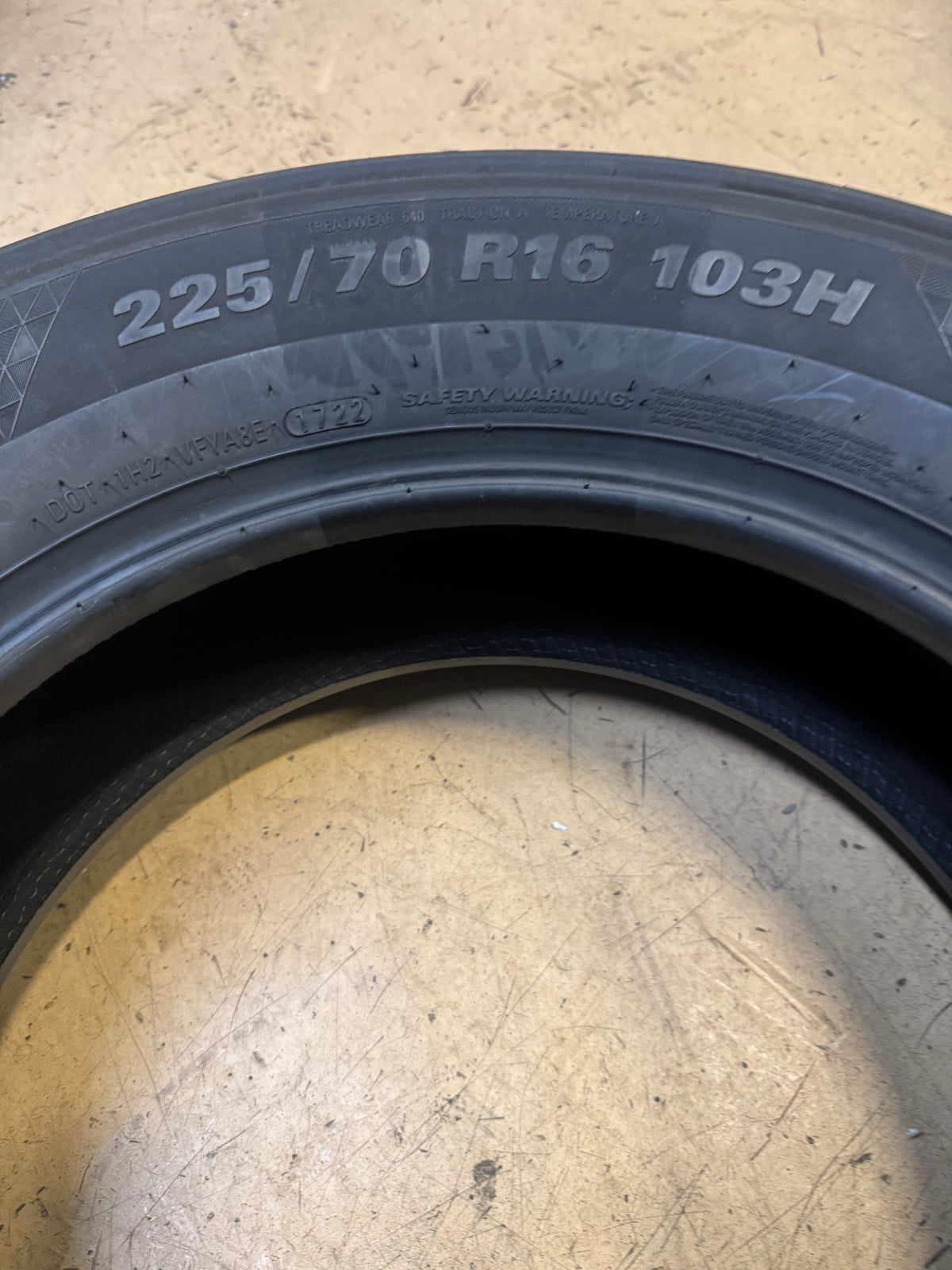 KUMHO CRUGEN HP71 BSW P 225 70 16 103H ALL SEASON TIRE 2248253