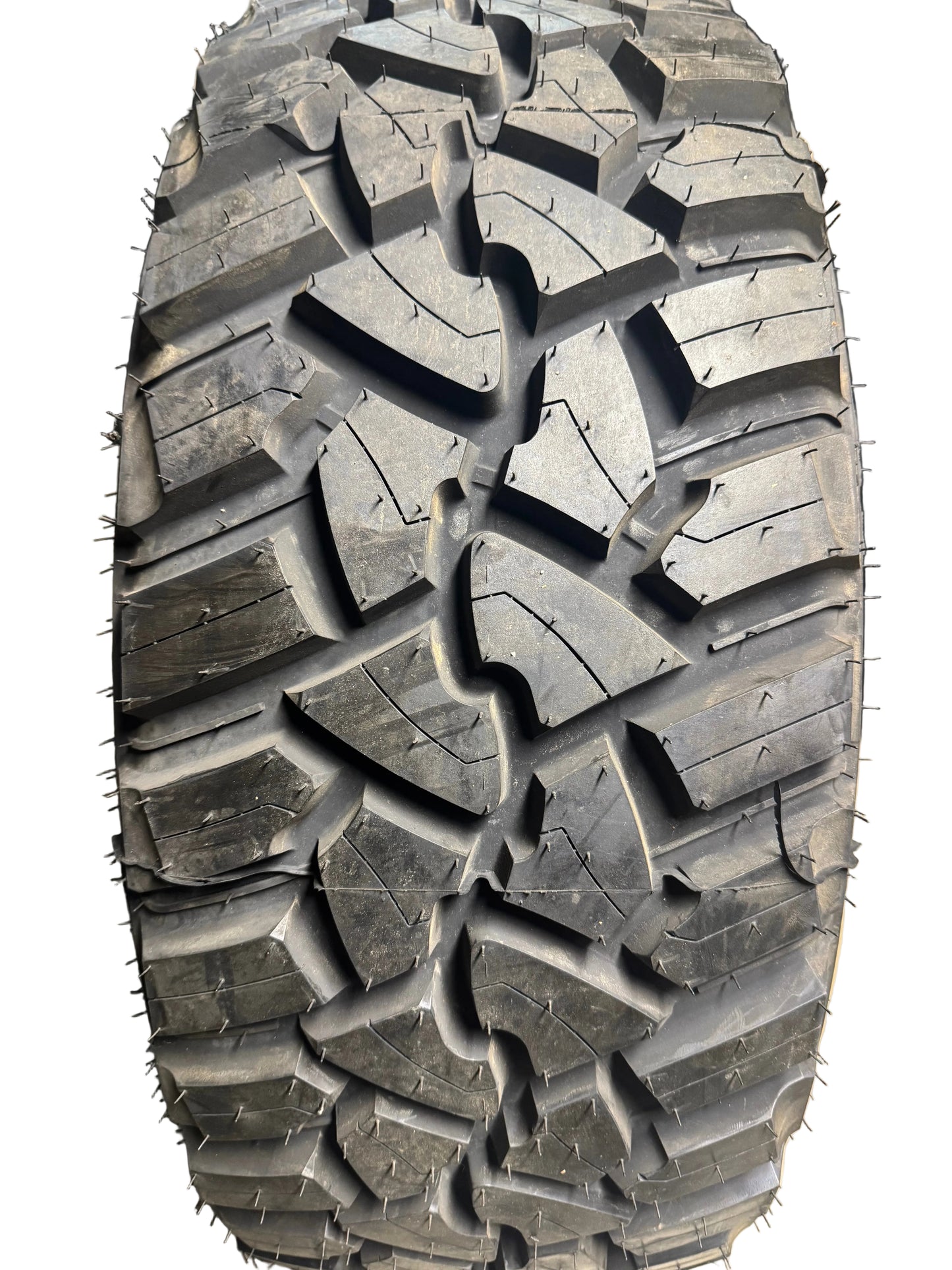 FURY COUNTRY HUNTER M/T II BSW LT 35 12.5 18 128Q 12PLY MUD TERRAIN TIRE FCHIIF35125018A