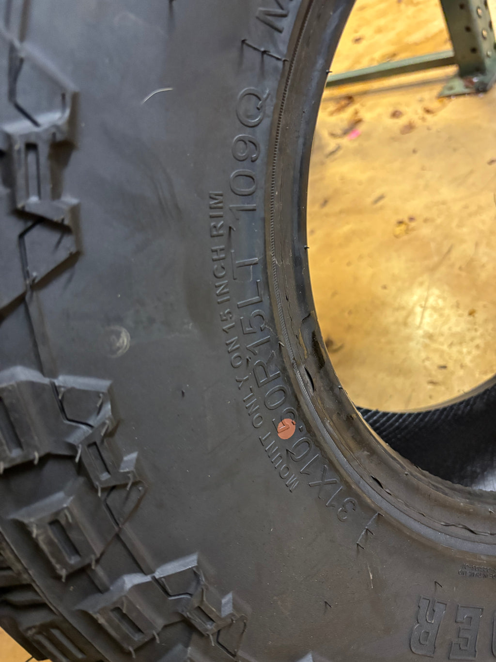 CENTENNIAL DIRT COMMANDER M/T BSW LT 31 10.5 15 109Q LRC 6 PLY MUD TERRAIN TIRE TCD1531105C