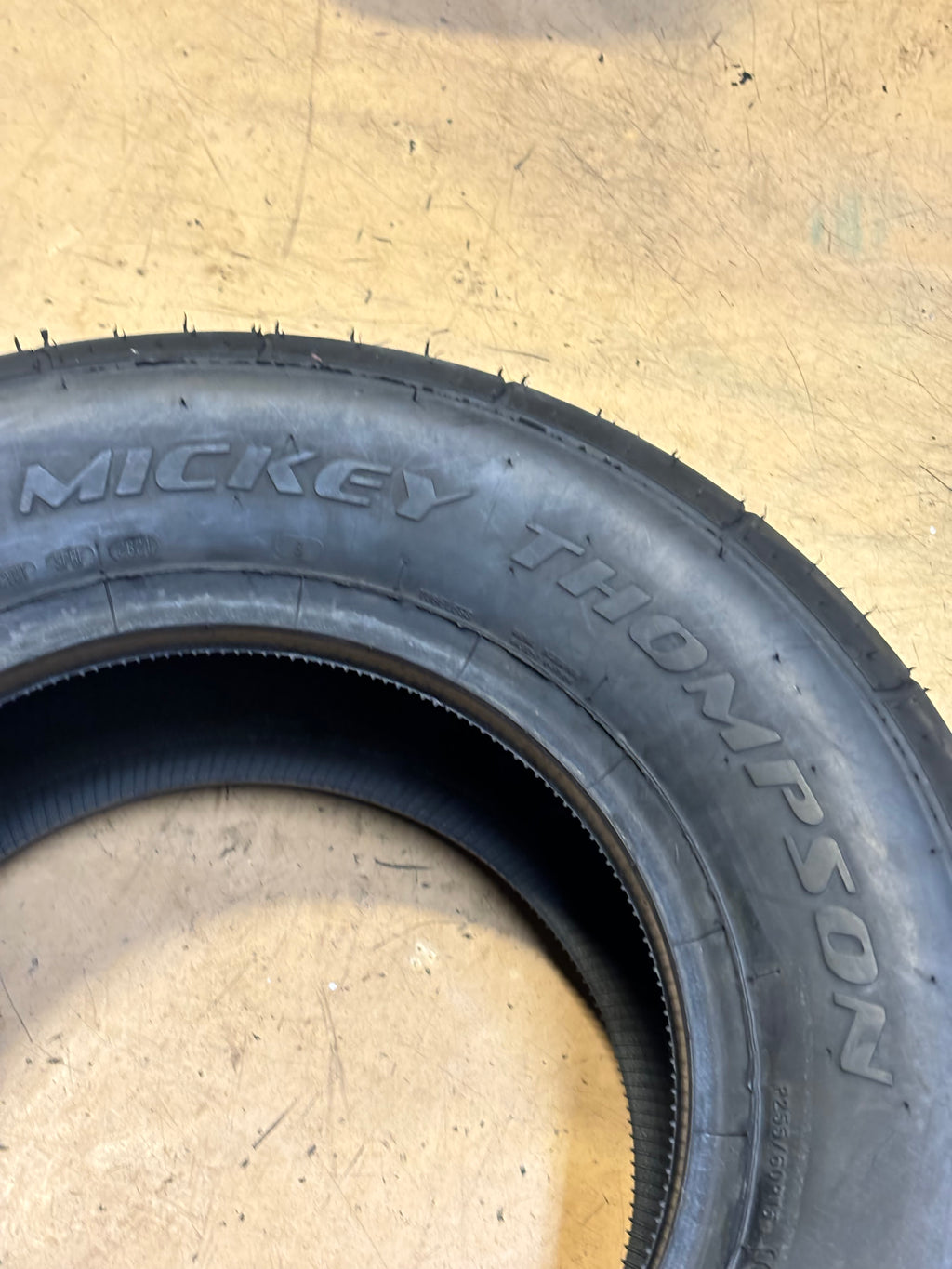 MICKEY THOMPSON ET STREET S/S P 255 60 15 SL PERFORMANCE TIRE 90000024552