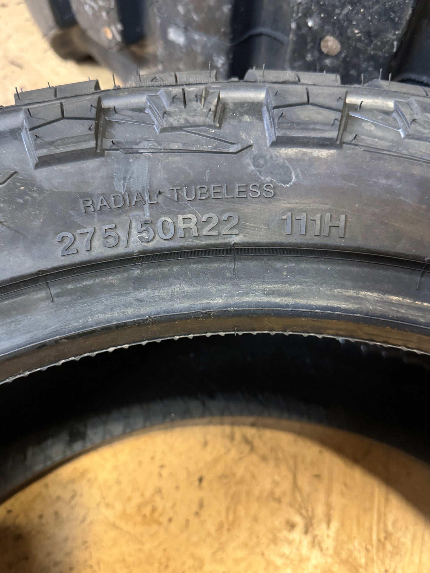 DELINTE DX-20 BANDIT X/T BSW P 275 50 22 111H RUGGED TERRAIN TIRE 833846