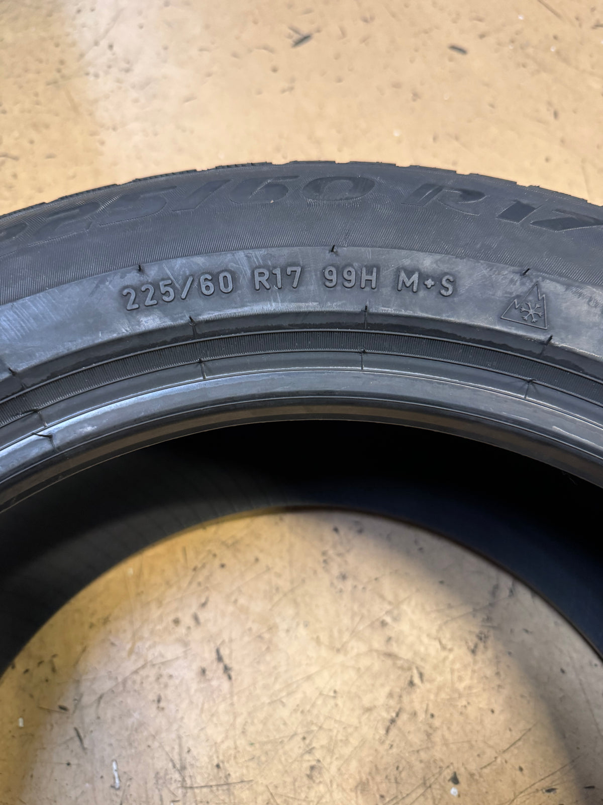2 PIRELLI WINTER SOTTOZERO 3 BMW (*)  BSW P 225 60 17 99H WINTER TIRE 2763900