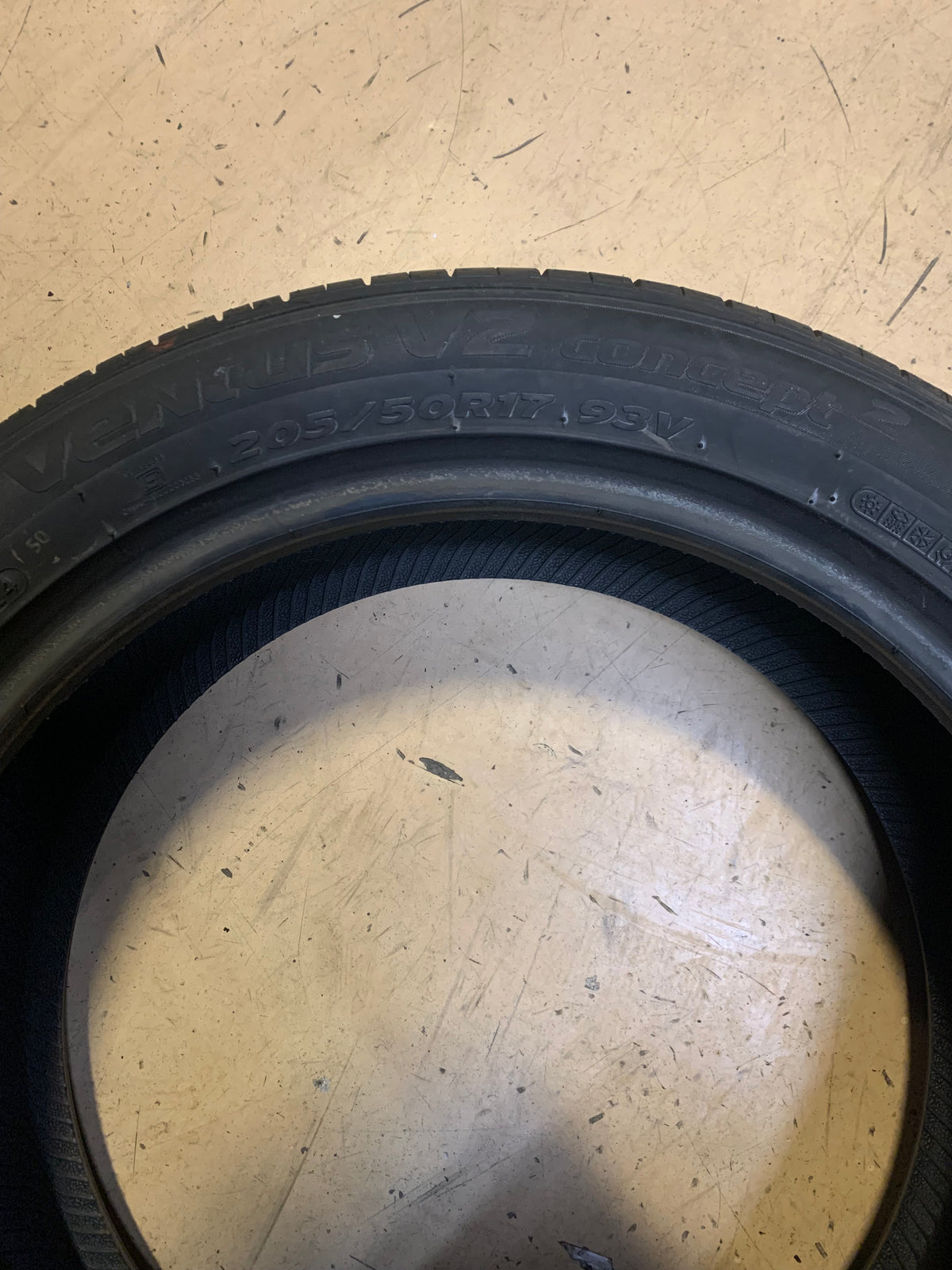 HANKOOK VENTUS V2 CONCEPT 2 BSW P  205 50 17 93V XL UHP TIRE 1014370