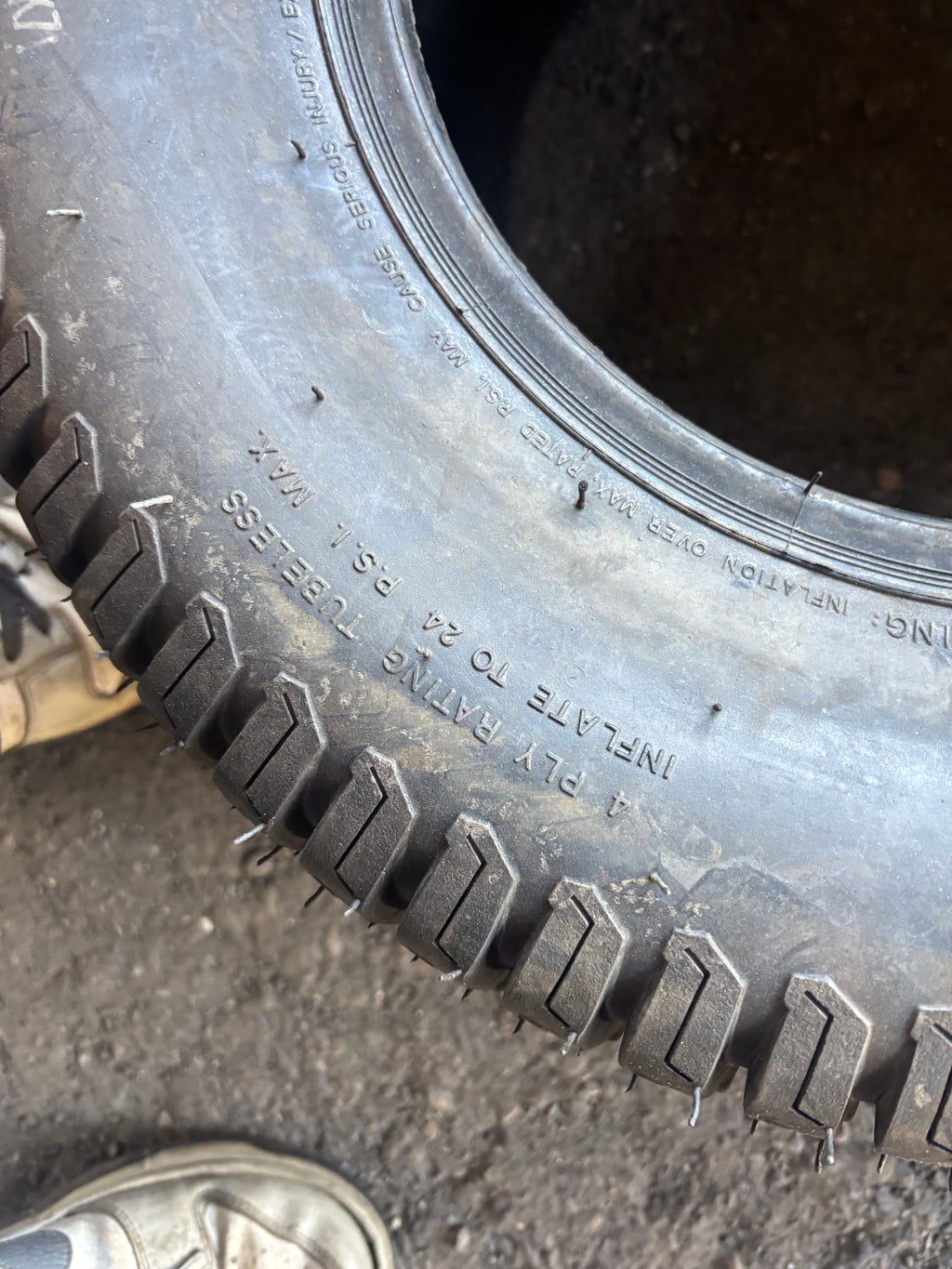 CARLISLE TURF MASTER BSW  24X9.50-12 NHS 4PLY LAWN TIRE 12524