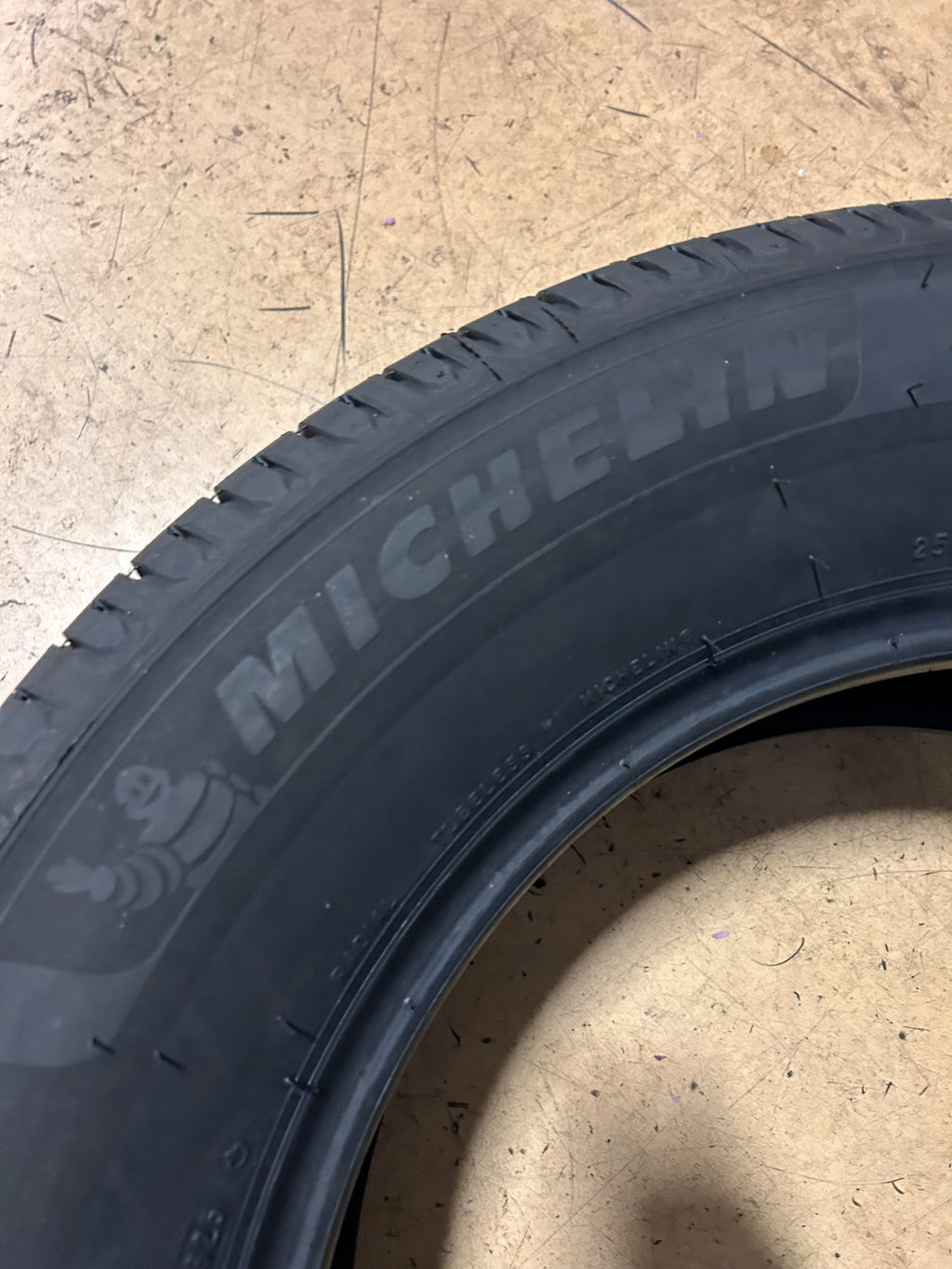 MICHELIN DEFENDER 2 BSW P 255 65 18 111H ALL SEASON TIRE 03893