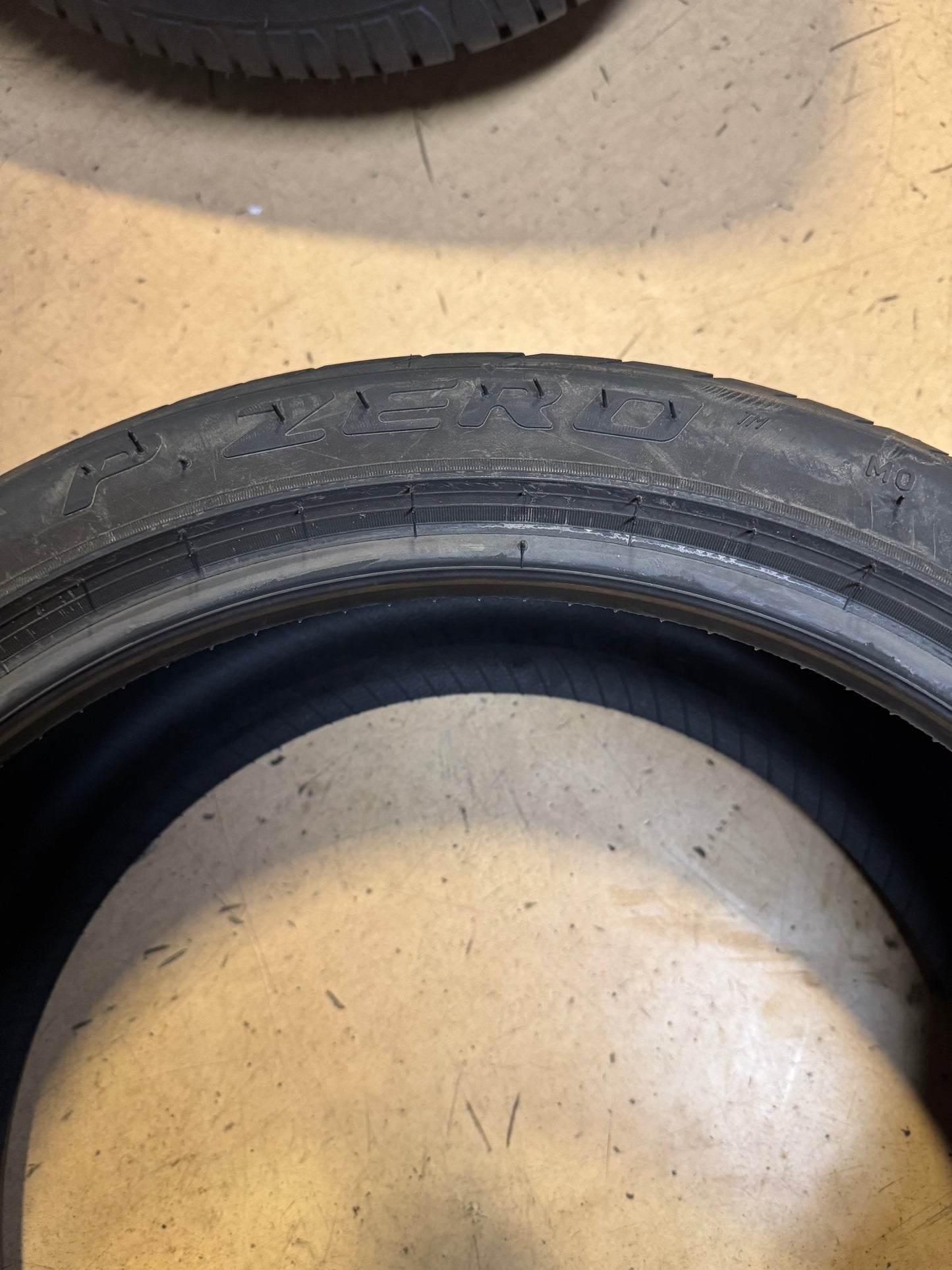 PIRELLI P ZERO (MO) MERCEDES BSW P 225 40 18 92Y XL UHP TIRES 1679700