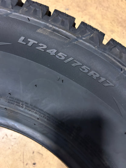 2 NOS NEXEN WINGUARD WINSPIKE SUV P 245 75 17 121/118 10PLY WINTER TIRE 14045NXK