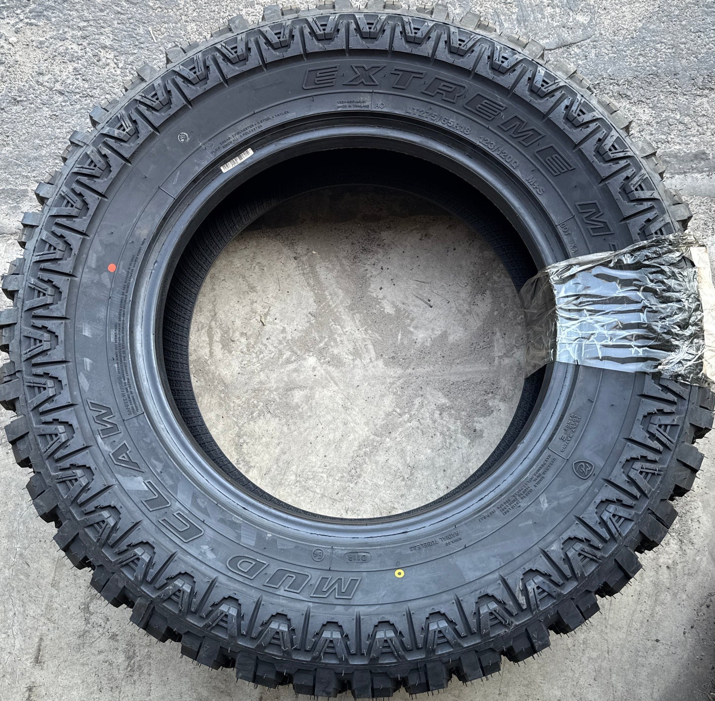 MUD CLAW EXTREME M/T BSW LT 275 65 18 123/120Q LRE 10 PLY MUD TERRAIN TIRE MCX40