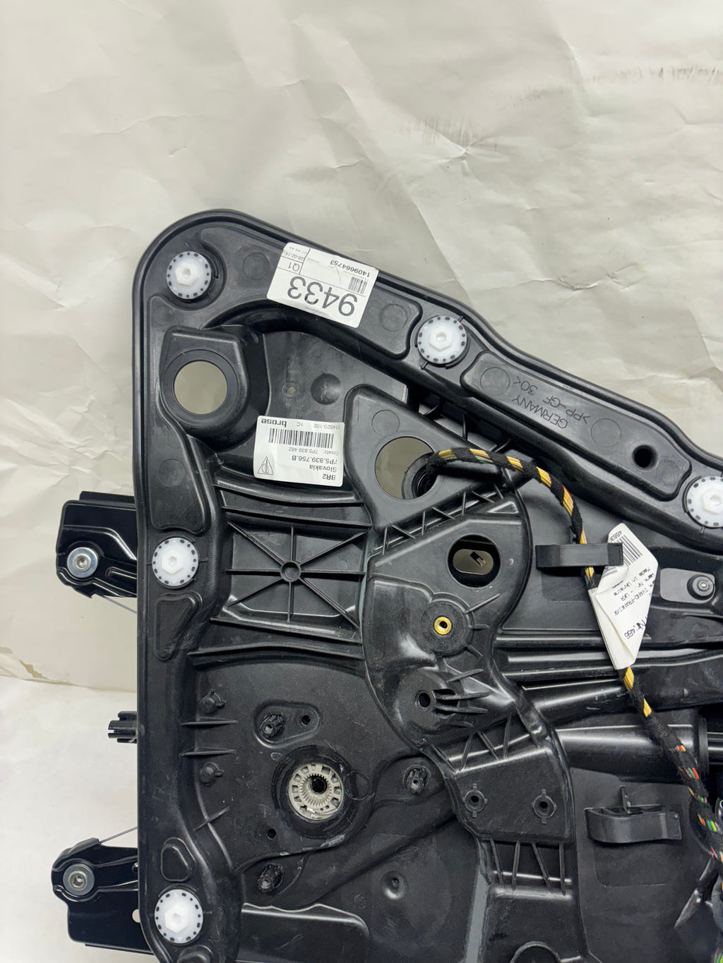 11-17 PORSCHE CAYENNE 958 REAR RS DOOR WINDOW REGULATOR PLATE W/ DOOR HANDLE 7P5 839 756 B