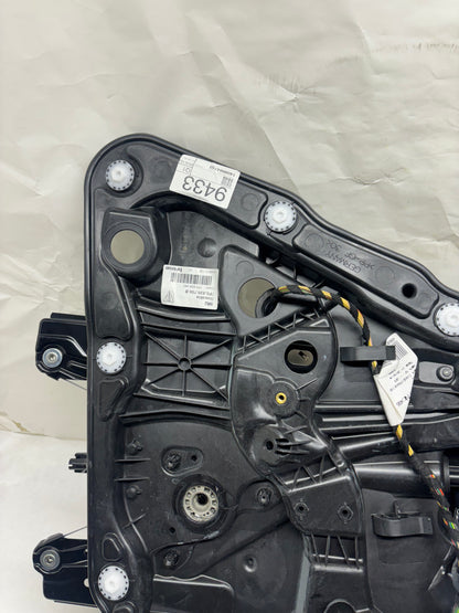 11-17 PORSCHE CAYENNE 958 REAR RS DOOR WINDOW REGULATOR PLATE W/ DOOR HANDLE 7P5 839 756 B