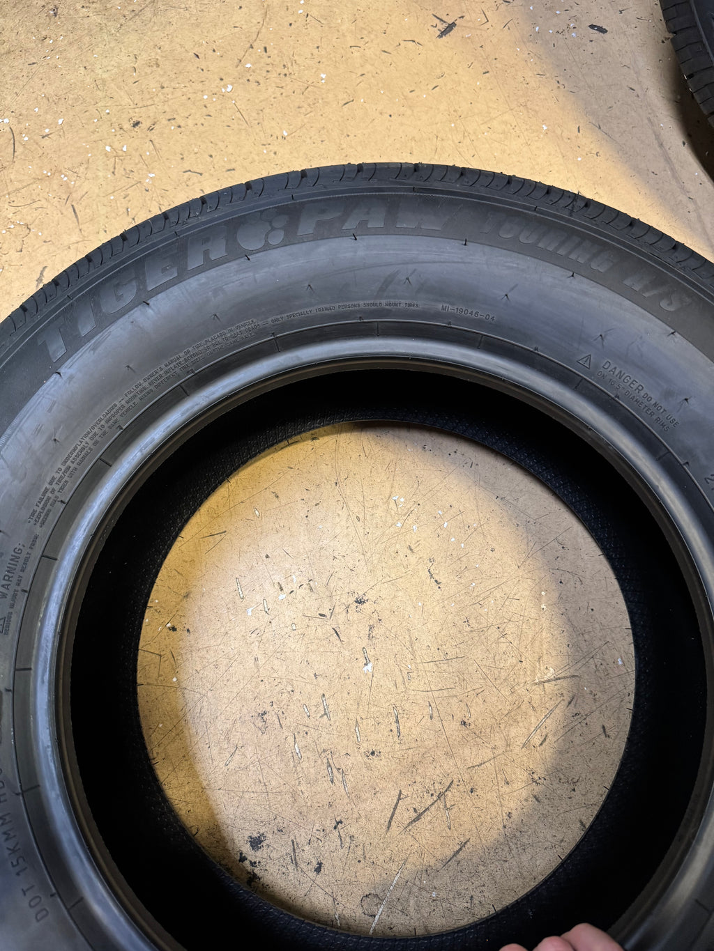 UNIROYAL TIGER PAW TOURING A/S BSW P 215 60 16 100H ALL SEASON TIRE 64435