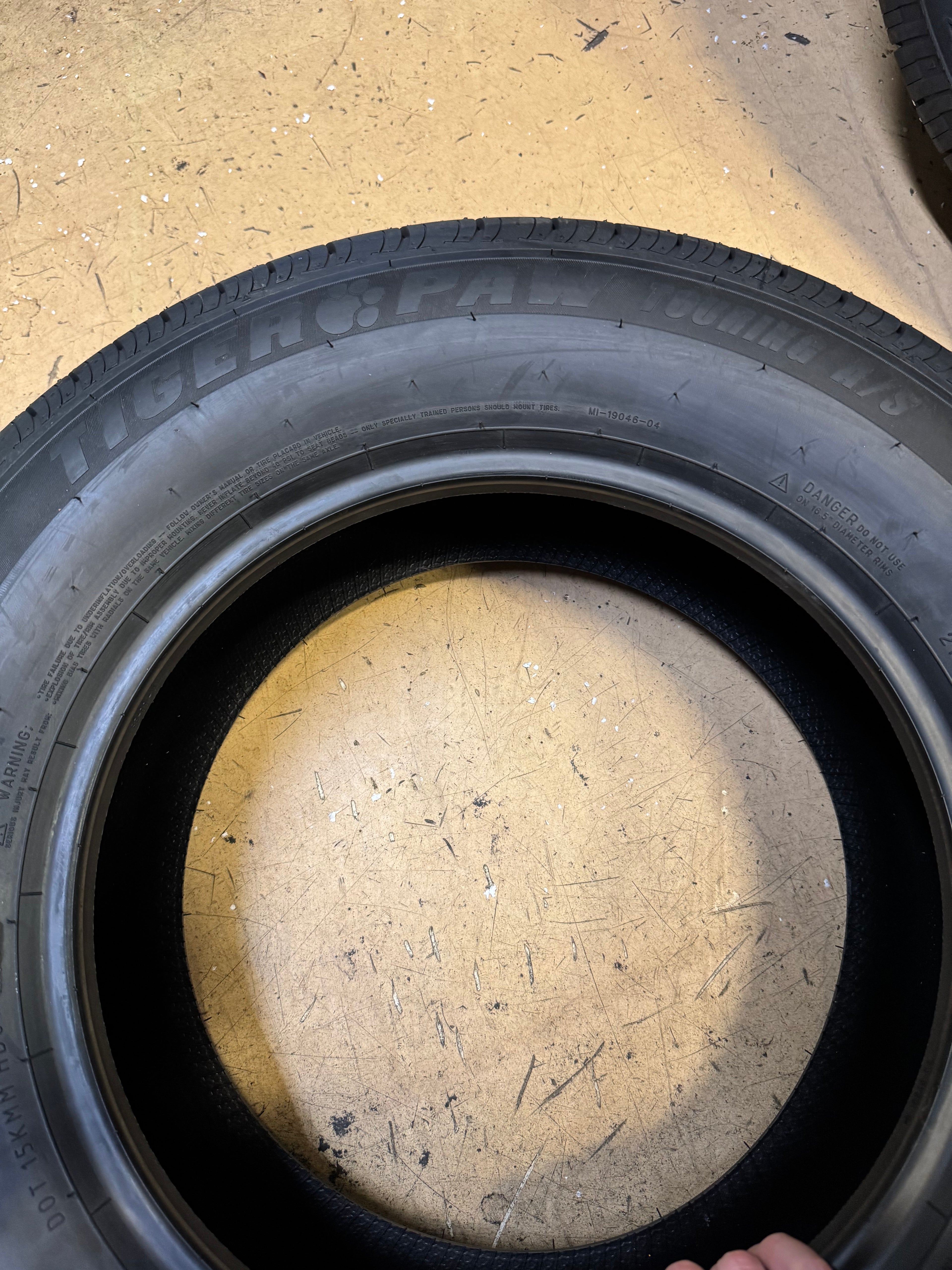 UNIROYAL TIGER PAW TOURING A/S BSW P 215 60 16 100H ALL SEASON TIRE 64435