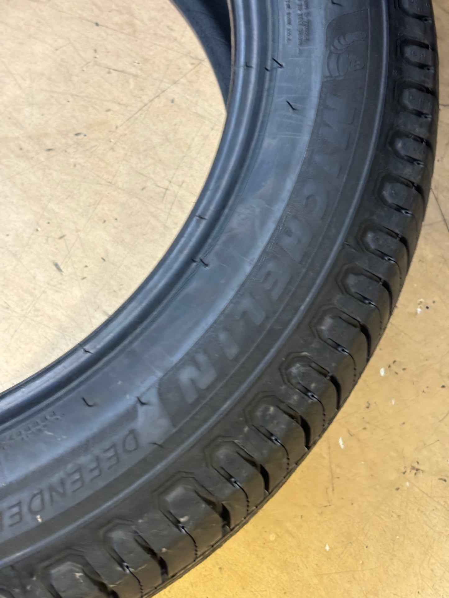 2 MICHELIN DEFENDER 2 BSW P 235 55 19 105H XL ALL SEASON TIRE 29595