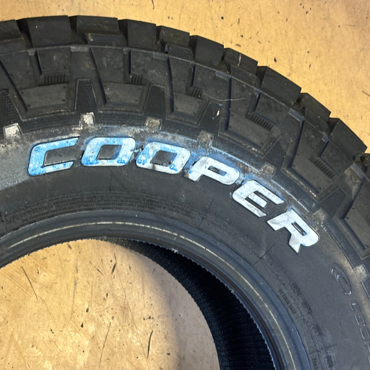 COOPER DISCOVERER AT3 XLT RWL LT 32 11.5 15 113R LRC 6PLY ALL TERRAIN TIRE 170027027