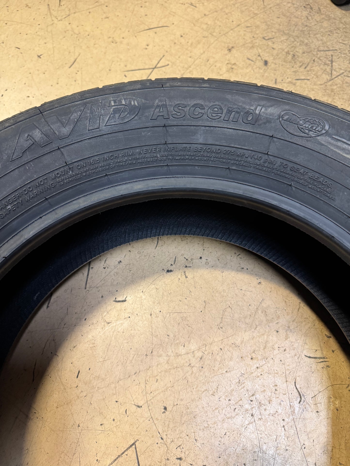 YOKOHAMA AVID ASCEND BSW P 205 65 16 95H ALL SEASON TIRE 110132375