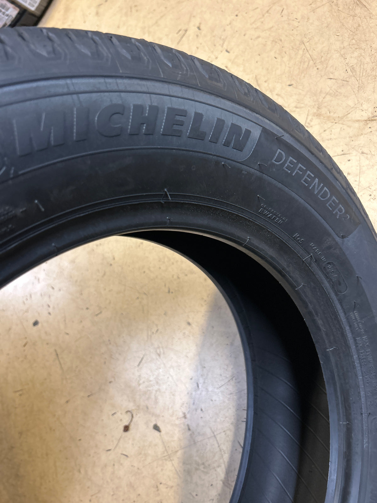 MICHELIN DEFENDER 2 BSW P 215 65 17 103H XL PERFORMANCE TIRE 44198