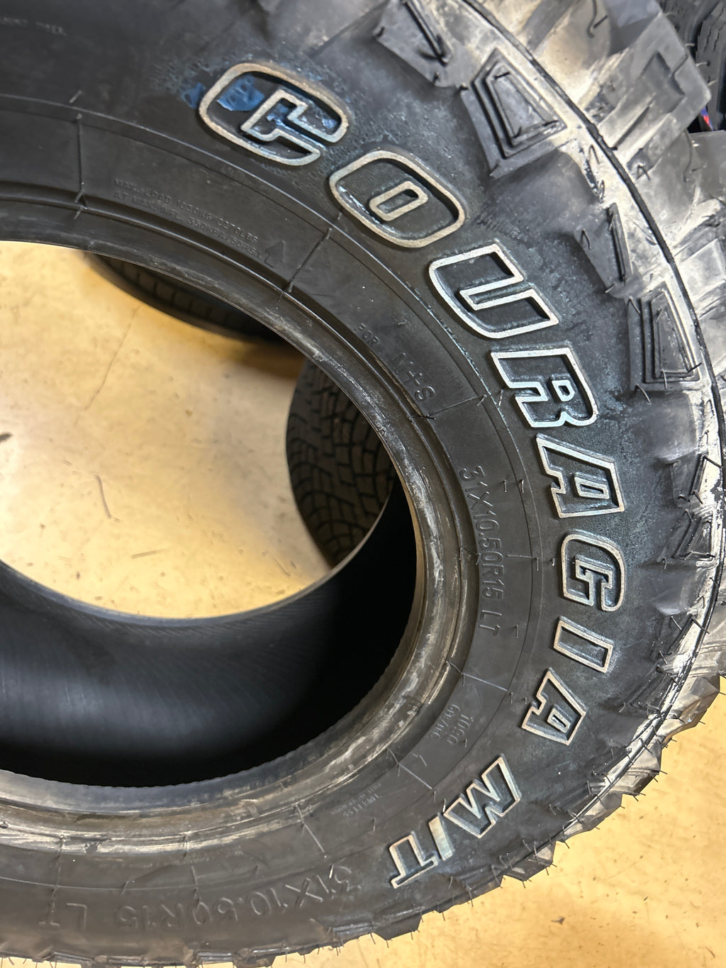 NOS 2 FEDERAL COURAGIA M/T OWL LT 31 10.5 15 109Q 6PLY MUD TIRE 46MB53