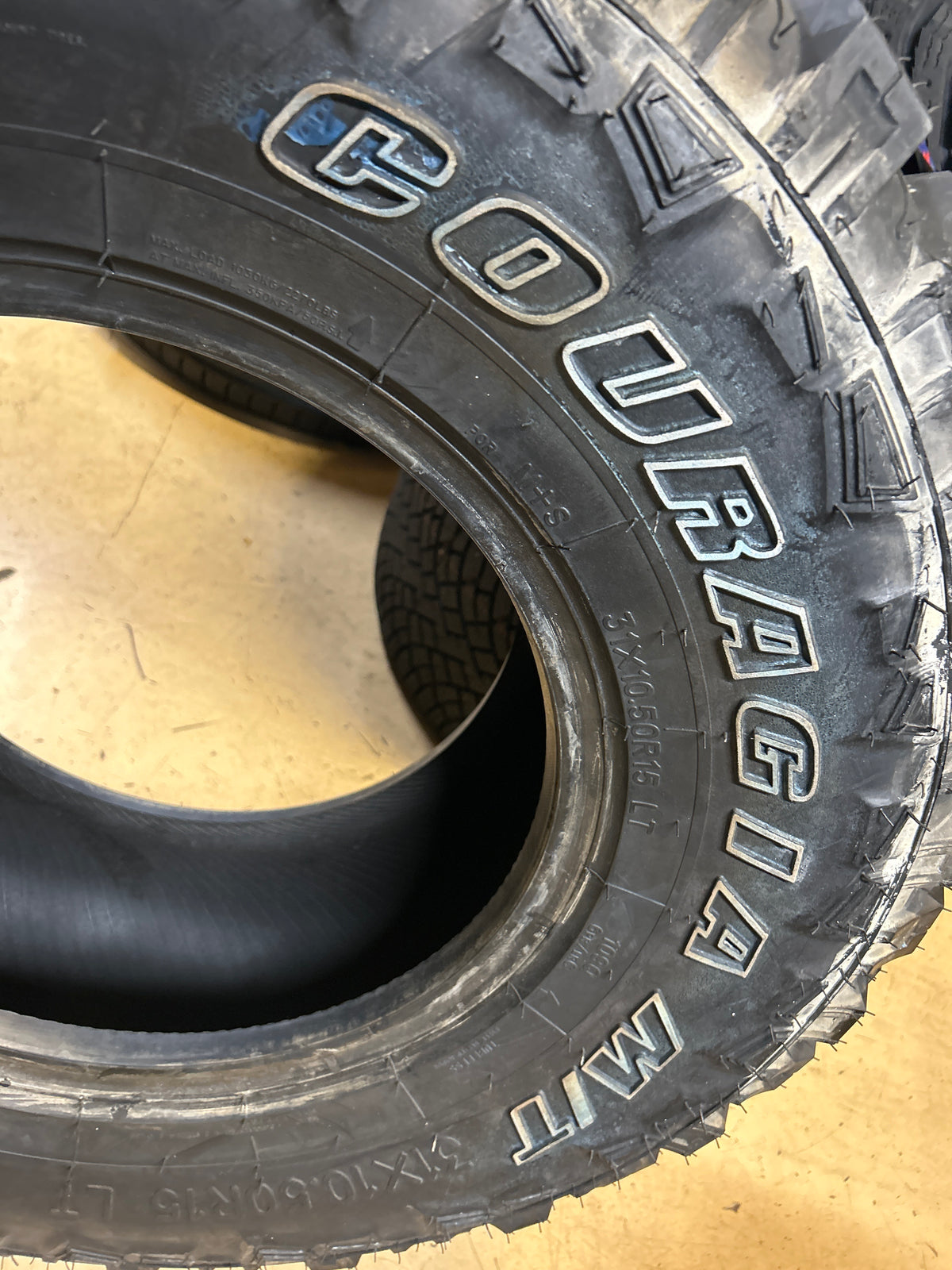 NOS 2 FEDERAL COURAGIA M/T OWL LT 31 10.5 15 109Q 6PLY MUD TIRE 46MB53