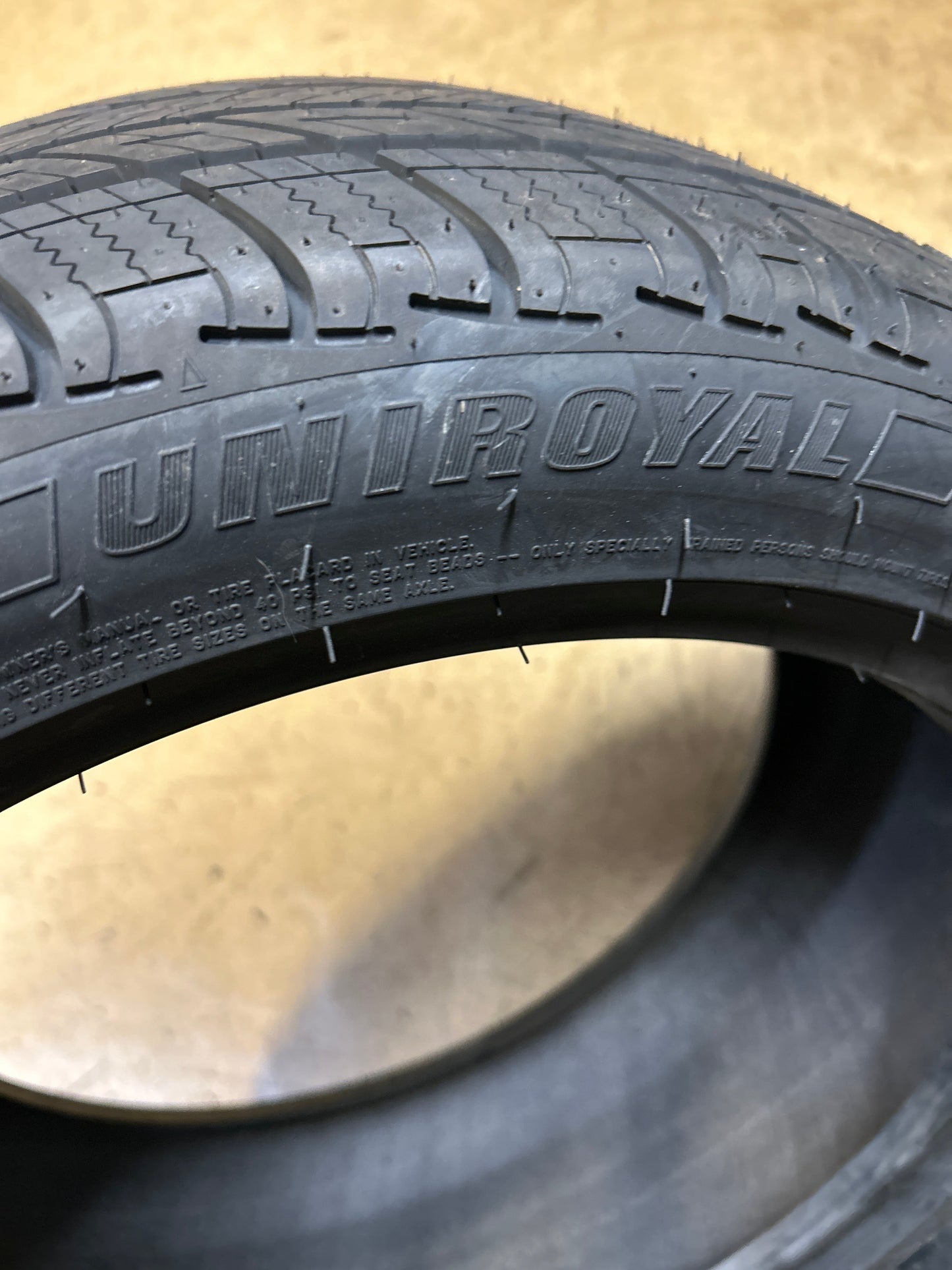 2 UNIROYAL TIGER PAW TOURING A/S BSW P 205 45 17 84V  ALL SEASON TIRE 81433
