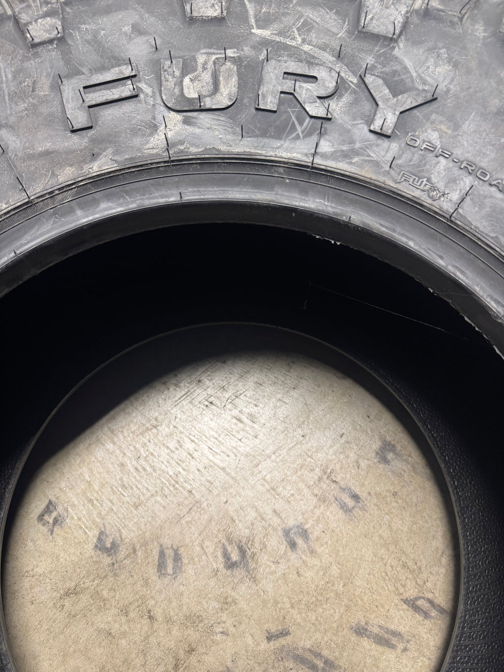 FURY COUNTRY HUNTER MT II BSW LT 37 13.5 17 131Q 10PLY MUD TERRAIN TIRE FCHII37135017A