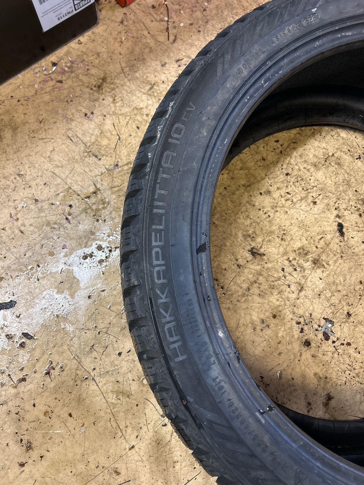 NOKIAN HAKKAPELIITTA 10 EV STUDDED FOAM P 255 40 20 101T WINTER TIRE TSF00005