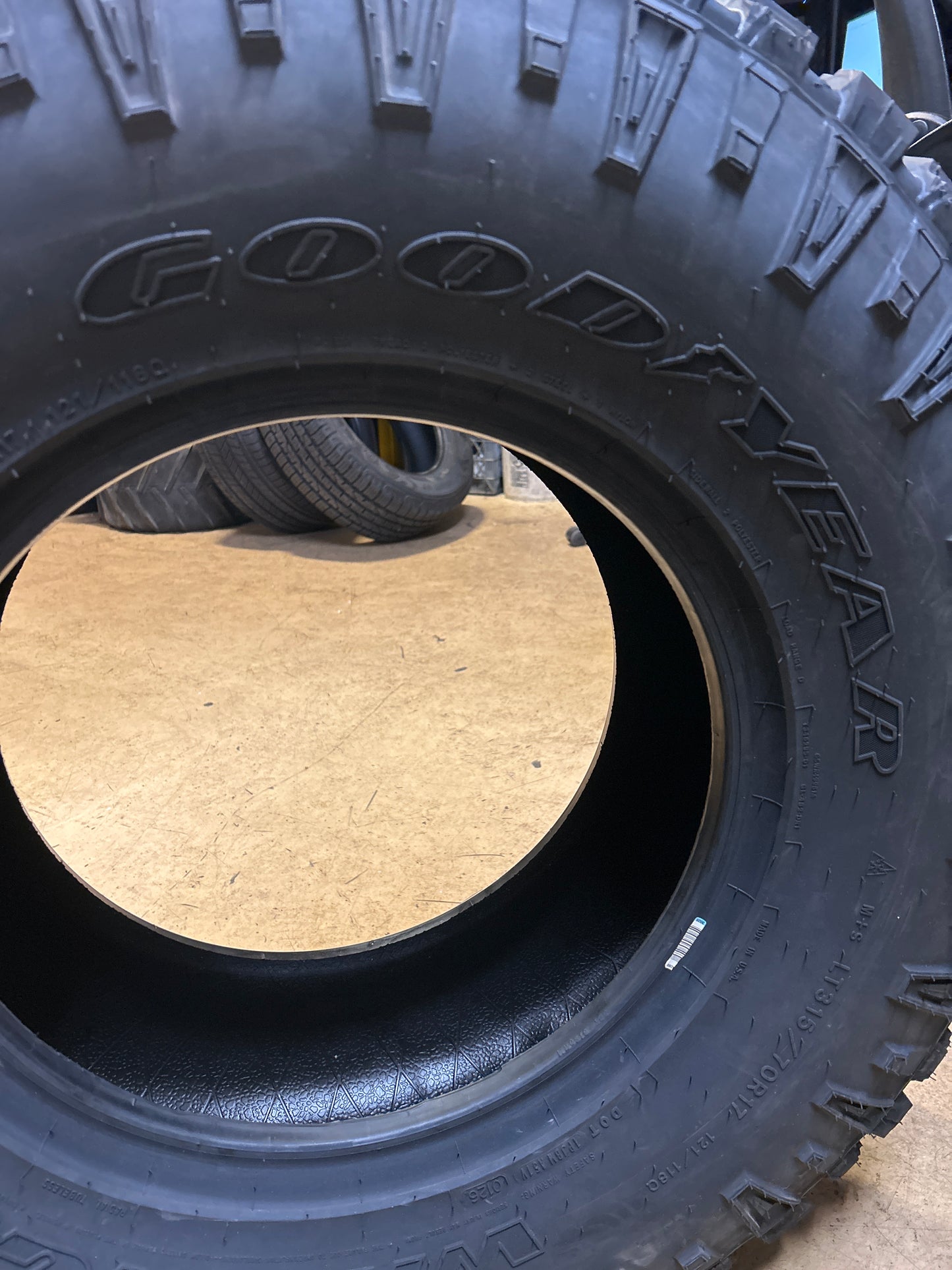 GOODYEAR WRANGLER DURATRAC BSW LT 315 70 17 121Q ALL TERRAIN TIRE 312031142