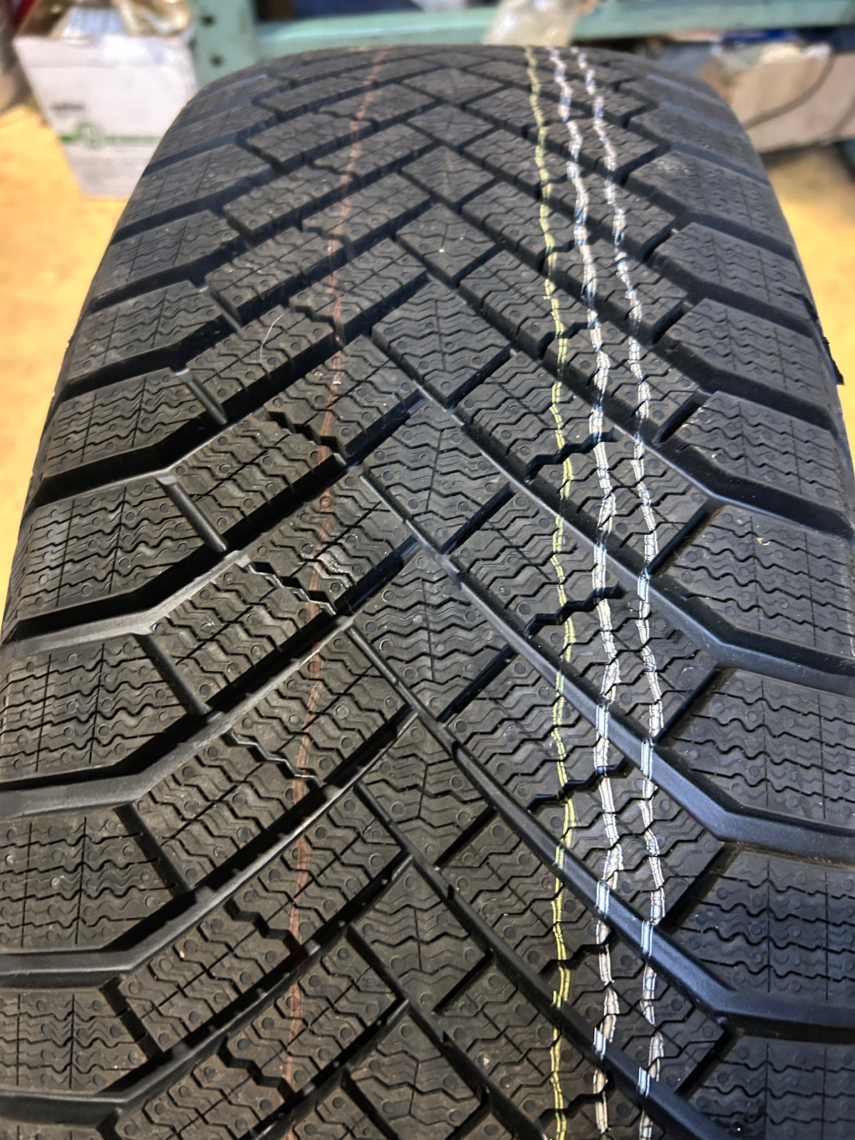 2 CONTINENTAL VIKING CONTACT 8 BSW P 235 65 17 108T XL WINTER TIRE 03457820000