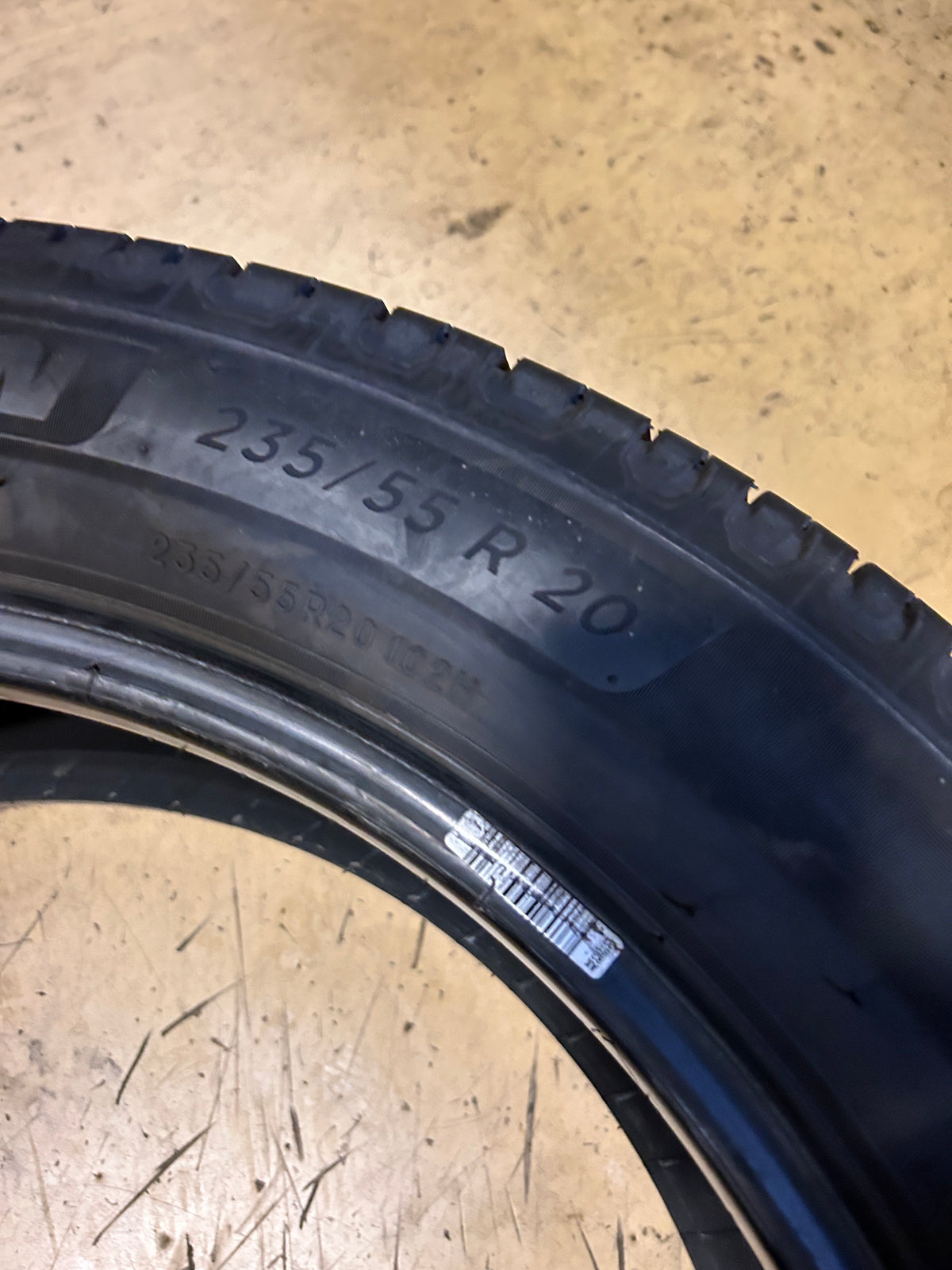 USED 9/32" MICHELIN DEFENDER2 BSW P 235 55 20 102H ALL SEASON TIRE 50833