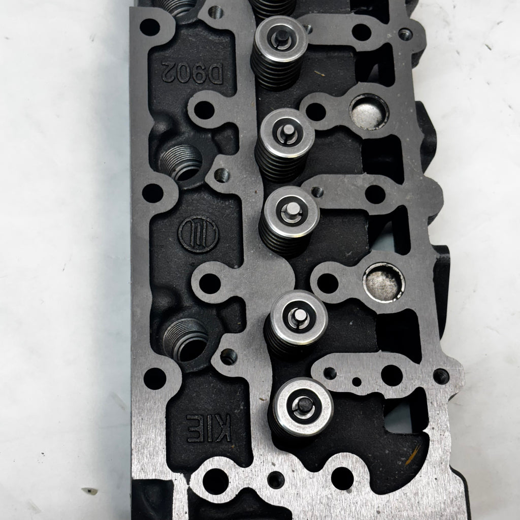 D902 COMPLETE CYLINDER HEAD WITH VALVES SPRING FOR KUBOTA D902