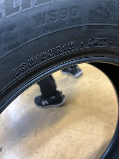 NOS 2 BRIDGESTONE BLIZZAK WS80 BSW P 205 65 16 95T 0001163